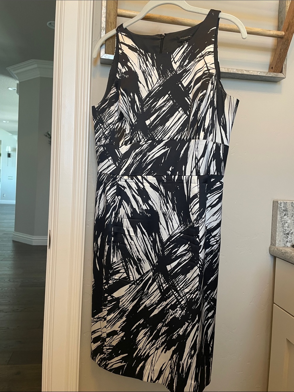 Ann Taylor 100% Silk sleeveless chemise evening dress. Size 6